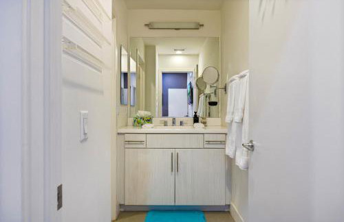 Chic Silver Lake Oasis with Breathtaking City Skyline Views, Private Rooftop & Garage - Foto 18