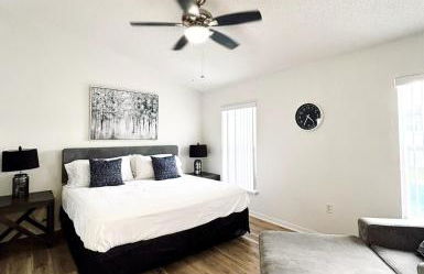 Family Home, Near Disney-Private pool, Spacious 3BR Retreat - Photo 19