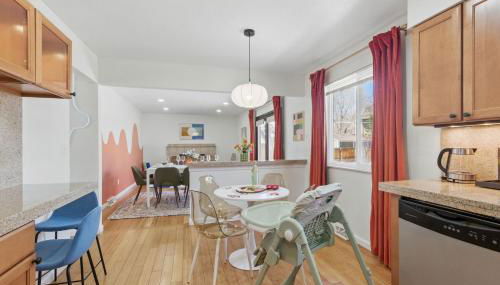 Spacious 4BD - Backyard BBQ, Fire Pit & Mini Golf - Photo 3