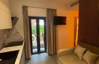 JOIVY Exclusive 2-Bedroom Villa with Private Garden - 5 minutes from the Colosseum - Photo 6