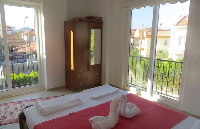 Villasevval-sleeps8-pool-bbq-ac-neartown - Photo 6