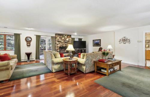 Lake Tahoe Family Home with Hot Tub and Game Room! - Foto 14