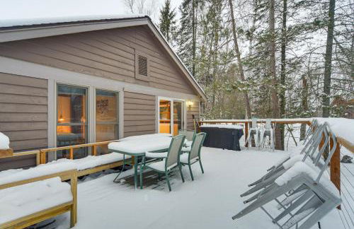 Waterfront Duluth Cabin with Deck and River View! - Foto 24