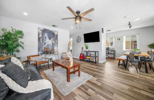 Coastal Harbor, King Bed, Pickleball Gear, Golf set, BBQ- 1 dollar rides to Beach, by Maven Vacation Rentals - Foto 57