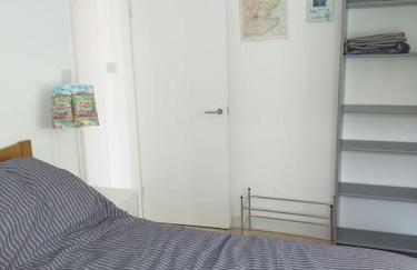 The Studio is bright, airy and comfortable. - Foto 25