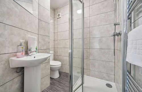 Stylish 3 Bed 3 en-suite home in a popular part of Liverpool - Close by to City Centre - Free Parking - Foto 10