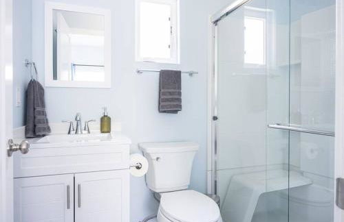 Family Renovated Home, Netflix, AC, WD, Putt Putt - Foto 28