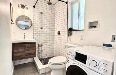 Tiny House Rental in Asheville, NC - The Bat Shack - Foto 3