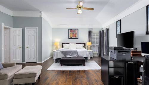 RARE FIND! Private Pool Hot Tub Spa Game Room Pool Heat Available Spring Special! - Foto 3