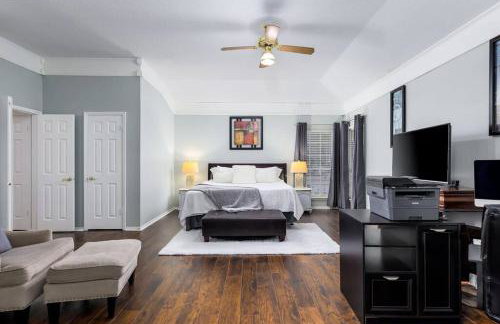 RARE FIND! Private Pool Hot Tub Spa Game Room Pool Heat Available Spring Special! - Foto 3