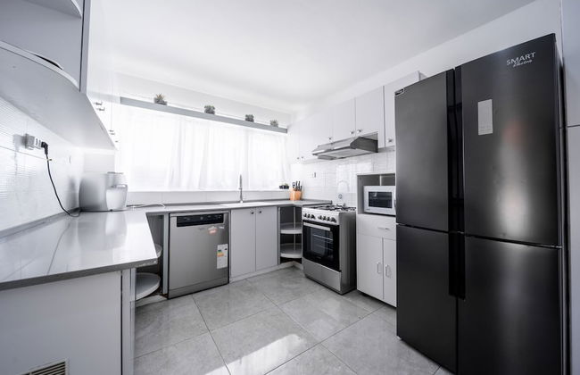 Spacious 4BD House w Pool in Hezliya - Foto 16