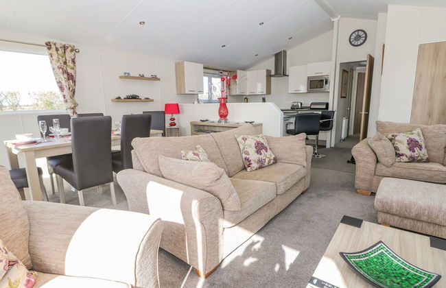 Superb Detached Lodge Located on Skipsea Sands - Photo 23