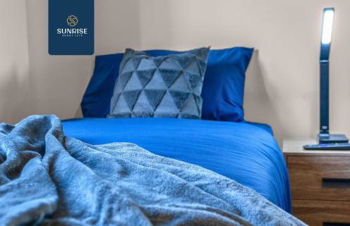 L2 - INVOICE and REDUCED PRICE only via SUNRISE SHORT LETS DUNDEE, Stunning 4 Bed House with 6 Beds and 3 bathrooms, TVs in each room, Free Parking, Fully Equipped, Local Amenities, Easy Ring Road Access, Special Rates and ONLY 9 Mins to STANNERGATE Ports - Foto 43