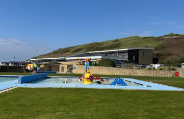 Static Caravan on the Jurassic Coast at Freshwater Beach Holiday Park - Photo 41