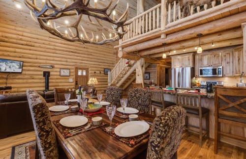 Lumberjack Lodge by KABINO Hot Tub Fire Pit Satellite WiFi Grill Large Porch - Foto 4