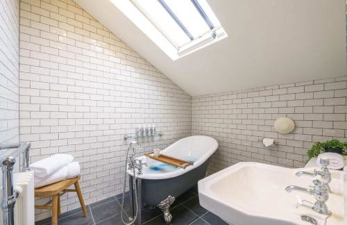 Stylish Country Cottage Nr Ambleside by LetMeStay - Foto 16