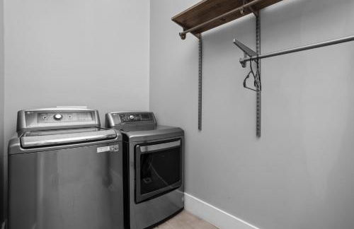 Chic Downtown Retreat Breweries, Murals & Music - Foto 49