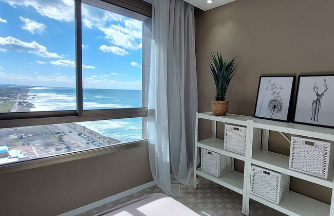 Spacious Sea View Apartment - Photo 9