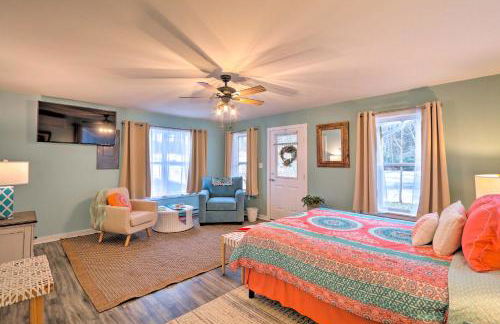 Unwind Fireside! Poconos Cottage 12 Mi to Slopes - Foto 13