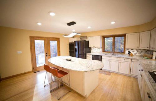 Stately Luxury Vacation Rental with a Private Hot Tub near Brown County State Park, Indiana - Foto 20