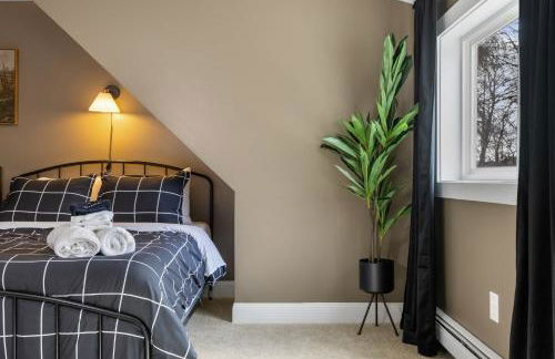 Lakefront Retreat, Mins to Dtown, Firepit, Hot Tub, Pet friendly! - Foto 28