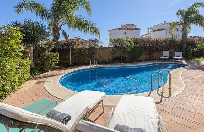 Villa Riviera in Urbanizaci n Riviera Sol - Photo 2