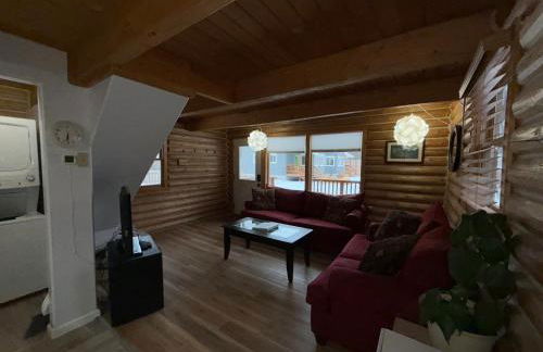 Talkeetna Log Cabin with Hot Tub Unit 2 - Foto 4