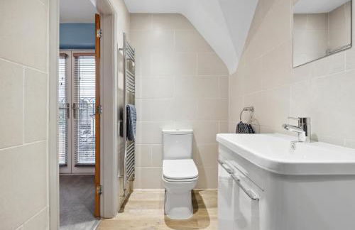 NEC Birmingham Airport Modern Village Retreat, Sleeps 7, Free Parking - Foto 24