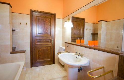 Grande casa con giardino e box auto, 3 camere e 3 bagni - Foto 26