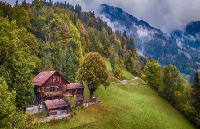 Chalet in Rossiniere Near Glacier & Lake - Foto 37