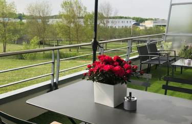 Le Domaine Réservé , parking et écrin de verdure - Foto 10