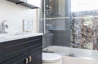 Enchanting 3BR Cottage Close to Downtown - Foto 21