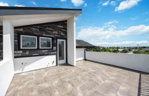 Resort vibe with Pool and Hot tub Downtown skyline views - Photo 43