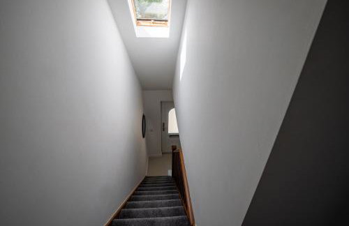 Modern Detached 4-Bedroom 2-Bath Home, Guildford - Foto 37