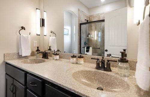 Spacious Country Farmhouse Retreat, Sleeps 16, Pool, Movie Room - Foto 45