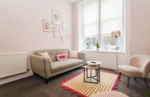 4 Beds - City Gateway Getaway with Free Parking - Foto 2