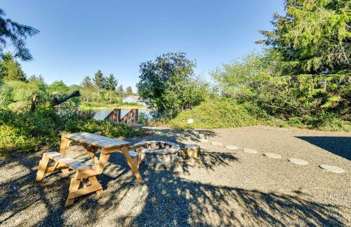Ocean Shores Retreat with Porch and Canal Views! - Foto 29
