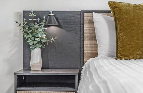 Elegant Escape-Fenced Yard BBQ & Cozy Fire Pit - Foto 27