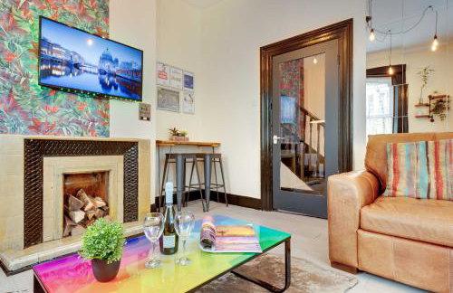 Newcastle CITY APT5,FREE STREET PARKING,4 BEDROOM HOUSE WITH 2 FULL BATHROOM AND KITCHEN,ALL ROOMS WITH TVs,7 BEDS,NETFLIX - Photo 6