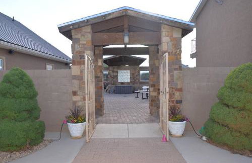 Tacit Shadow Resort Paradise Deluxe Suite, Gym, Coffee Bar, Hot-Tub, Free Laundry, Food Available - Foto 27