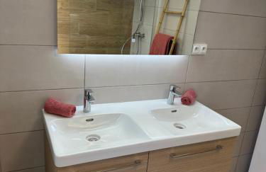 Maison familiale, 13 lits, 3 SDB, parking gratuit, jardin, terrasse - Foto 10