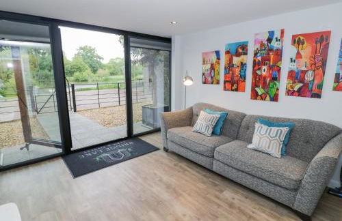 The Tunnel at Bridge Lake Farm and Fishery - Foto 5