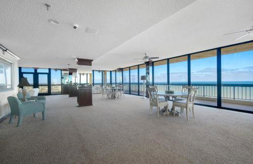 Luxury, Direct Oceanfront Unit and Balcony, Northeast Corner, Heated Pool, Garage Parking - Photo 17