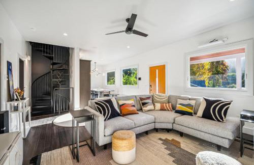 Luxury River Home - Pets Stay Free - Photo 12