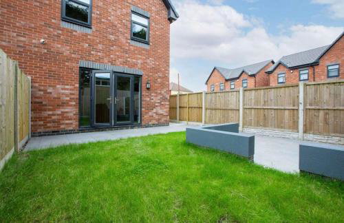 Norris Stays - Sleeps 7 by M55 - Photo 18