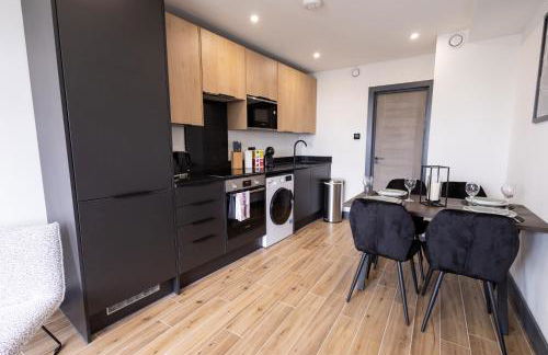 Brand-New Top-Floor Flat with Stunning Balcony & Parking - Foto 14