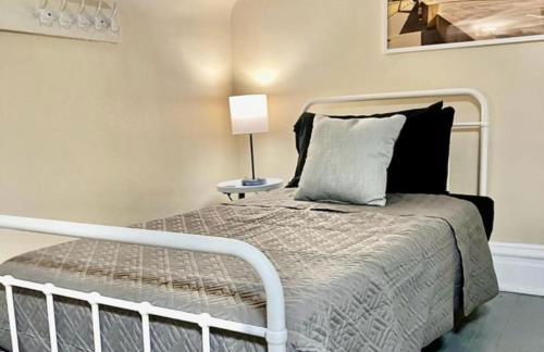 Amazing Sleeps 19 with 14 beds at Downtown Location - Foto 11