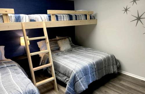 Inmerse in the Serenity of this Lakefront Cottage in Cadiz, Kentucky - Foto 25