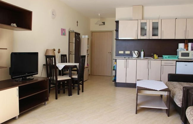 Aheloy Palace Apartments - Photo 4