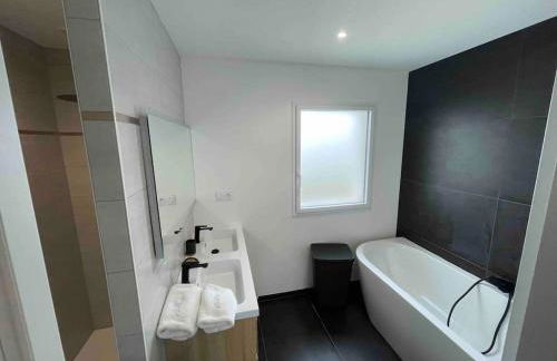 Maison contemporaine avec vue mer, piscine intérieure, classée 5 étoiles - Photo 20